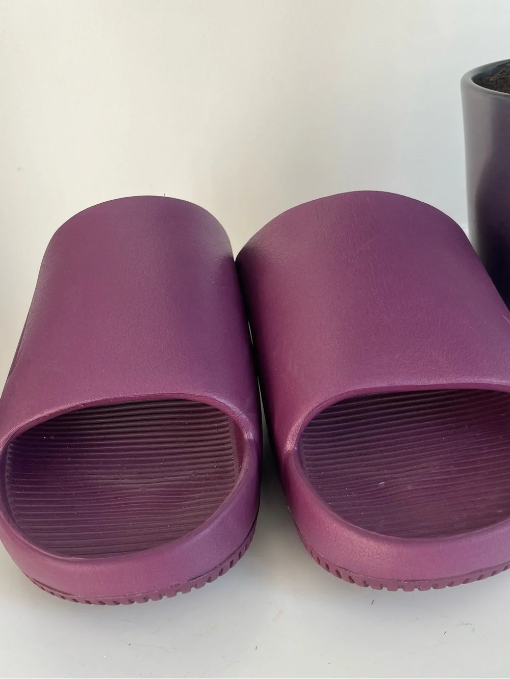 Women Size 8 Nike Calm Slides Bordeaux  Slip on Shoes